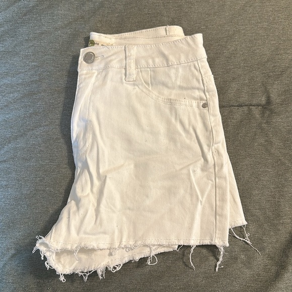 High Rise White Shorts - Picture 4 of 6